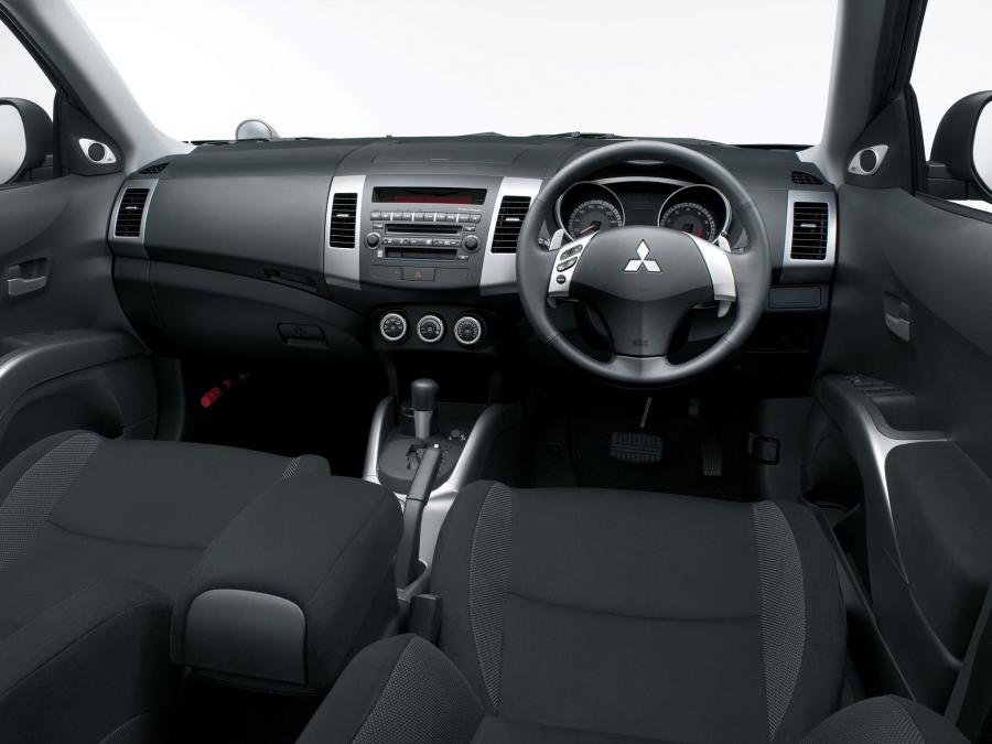  Mitsubishi Outlander 2007 года  (JP) (фото 7 из 17)